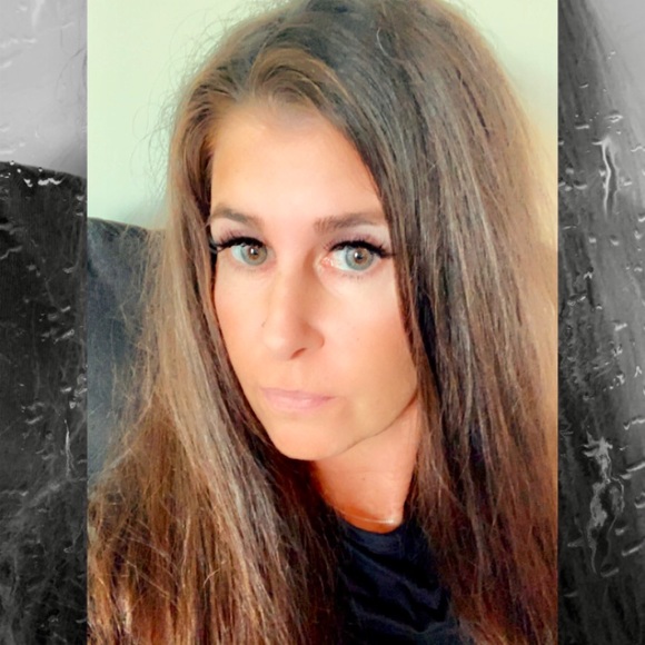 Poshmark profile picture for @ragged